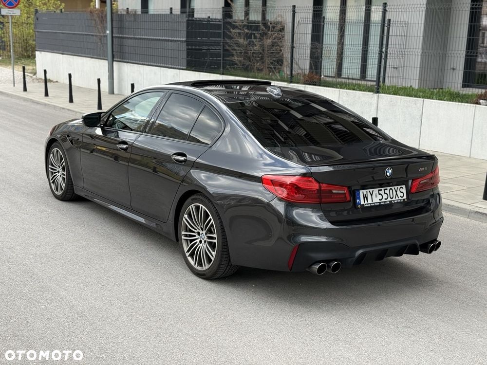 BMW Seria 5 M550i xDrive sport - 10