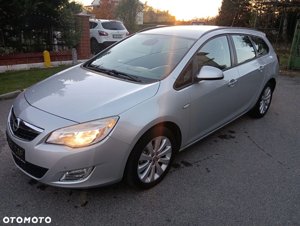 Opel Astra 1.4 EcoFLEX Cosmo - 2