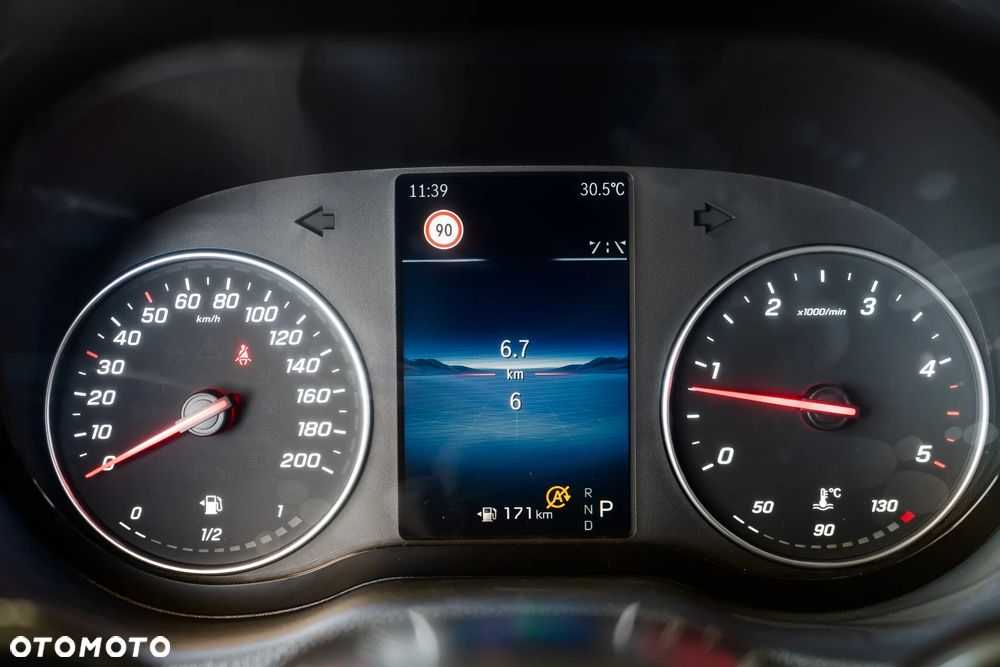 Mercedes-Benz Sprinter - 13