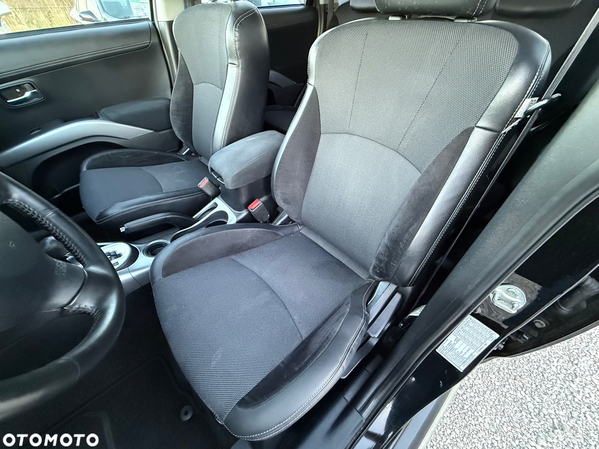 Mitsubishi Outlander 2.0 2WD CVT Invite - 20
