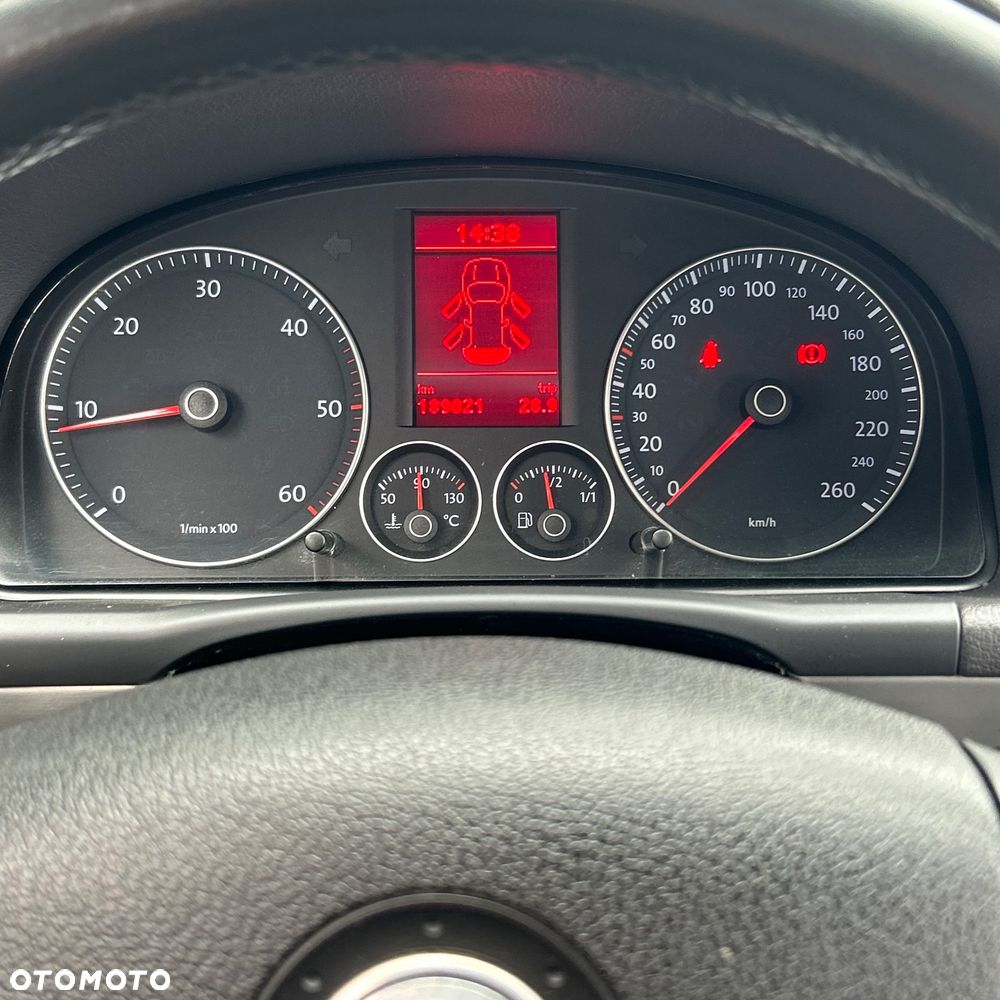 Volkswagen Touran 2.0 TDI DPF Highline - 24