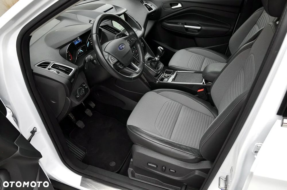 Ford Kuga 1.5 EcoBoost 2x4 Titanium - 8