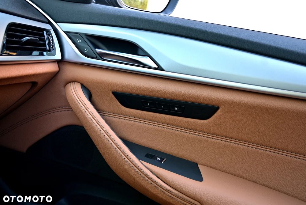 BMW Seria 5 520i - 24
