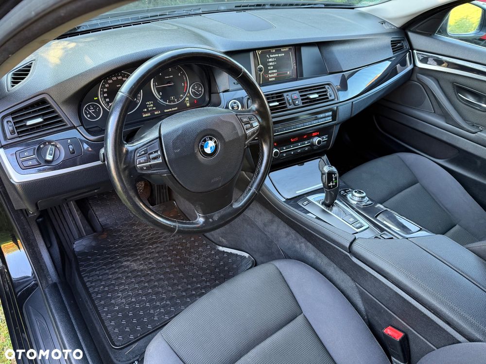 BMW Seria 5 520d Luxury Line - 9
