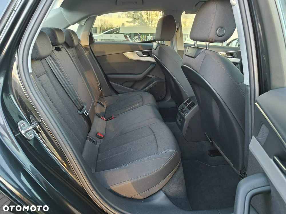 Audi A4 Limousine - 14