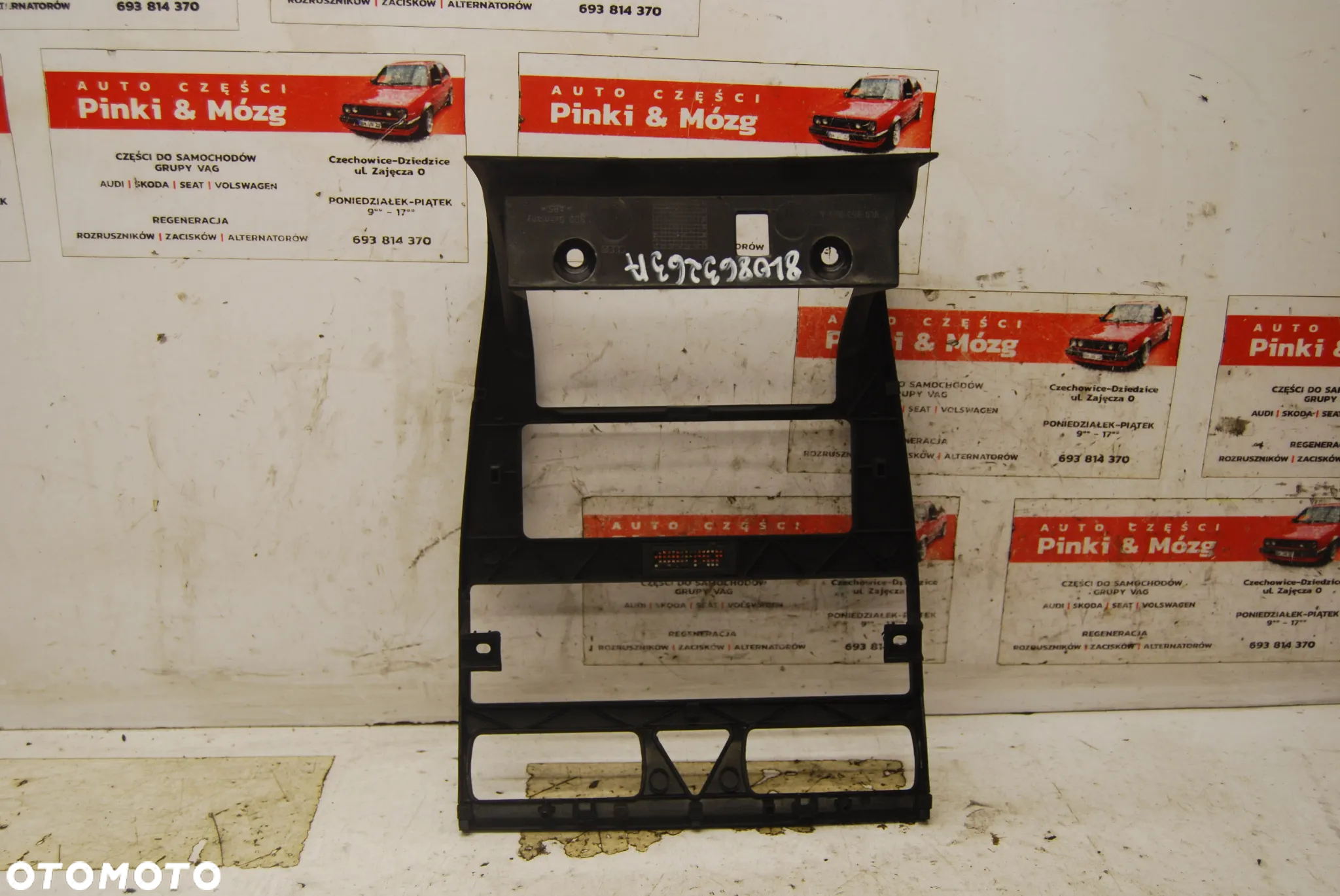 RAMKA OBUDOWA KONSOLI RADIA 8L0863263A AUDI A3 8L - 3