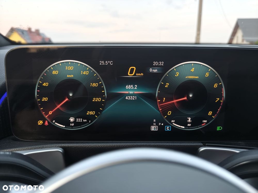 Mercedes-Benz GLB - 14