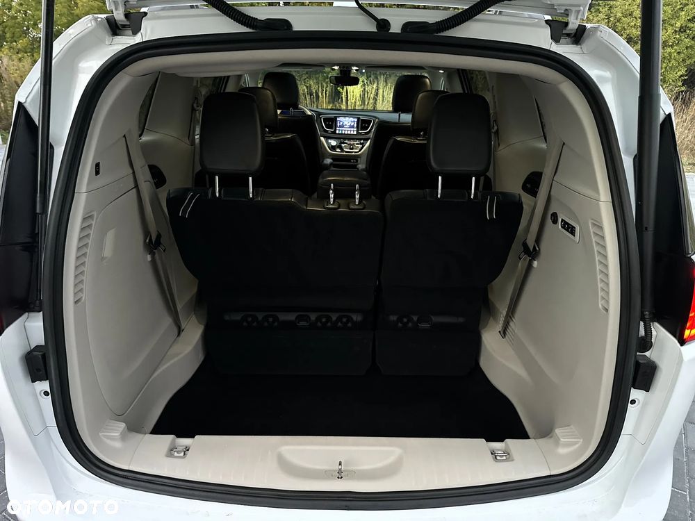 Chrysler Pacifica - 22