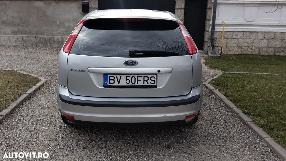 Ford Focus 1.6i Ghia - 6