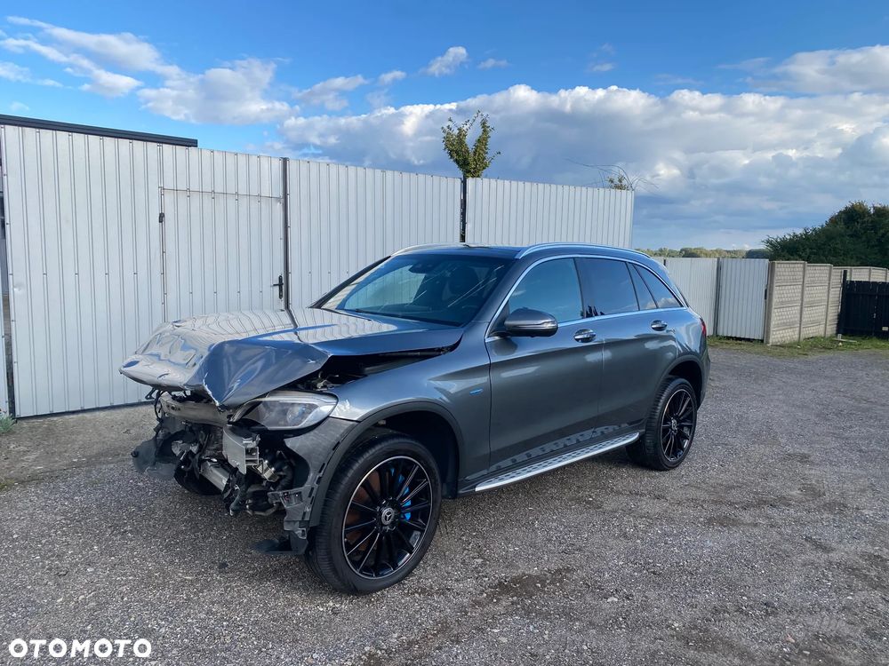 Mercedes-Benz GLC 300 e 4Matic 9G-TRONIC AMG Line Plus - 1