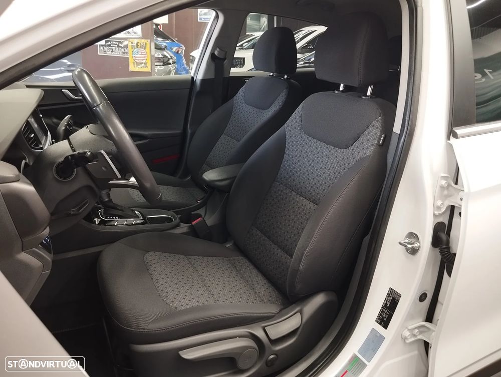 Hyundai Ioniq 1.6 GDI PHEV Tech - 18