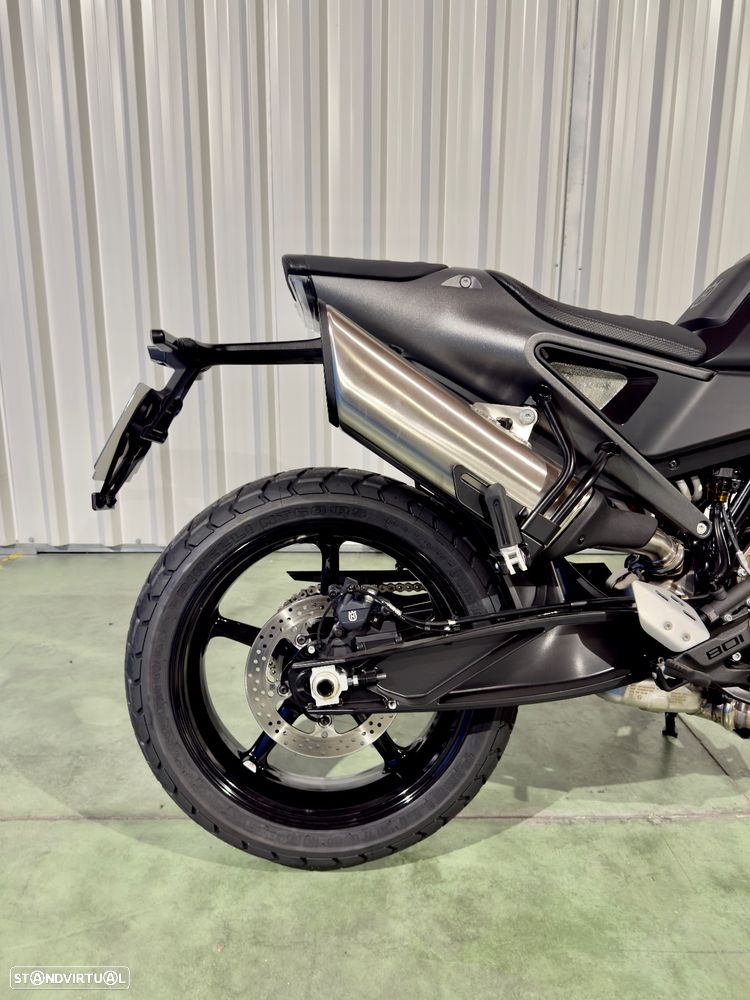 Husqvarna Svartpilen 801 - 6