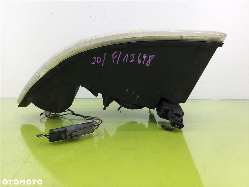 Reflektor lampa przód prawa Chrysler Voyager III 2,5 D 95-00 R 04576312AB - 4