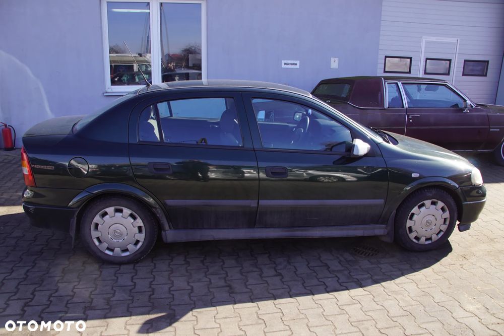 Auto na części - Opel Astra G II 1.6 8V 84 KM Z16SE F13 42U 2001R Silnik Skrzynia Drzwi Maska Zderzak Błotnik Klapa Lusterko Lampa Klamka Szyba Deska Kokpit Sterownik Moduł Czujnik Licznik Panel Kierownica - 3