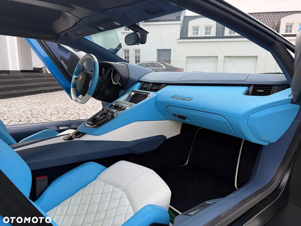 Lamborghini Aventador - 20