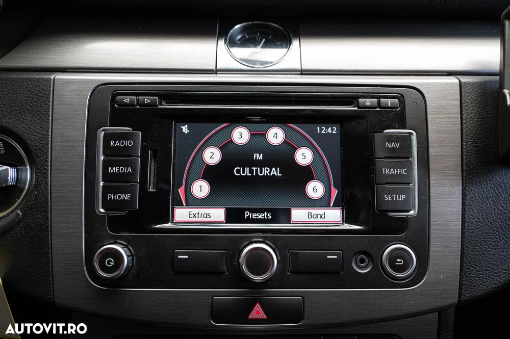 Volkswagen Passat 2.0 TDI DSG Comfortline - 16