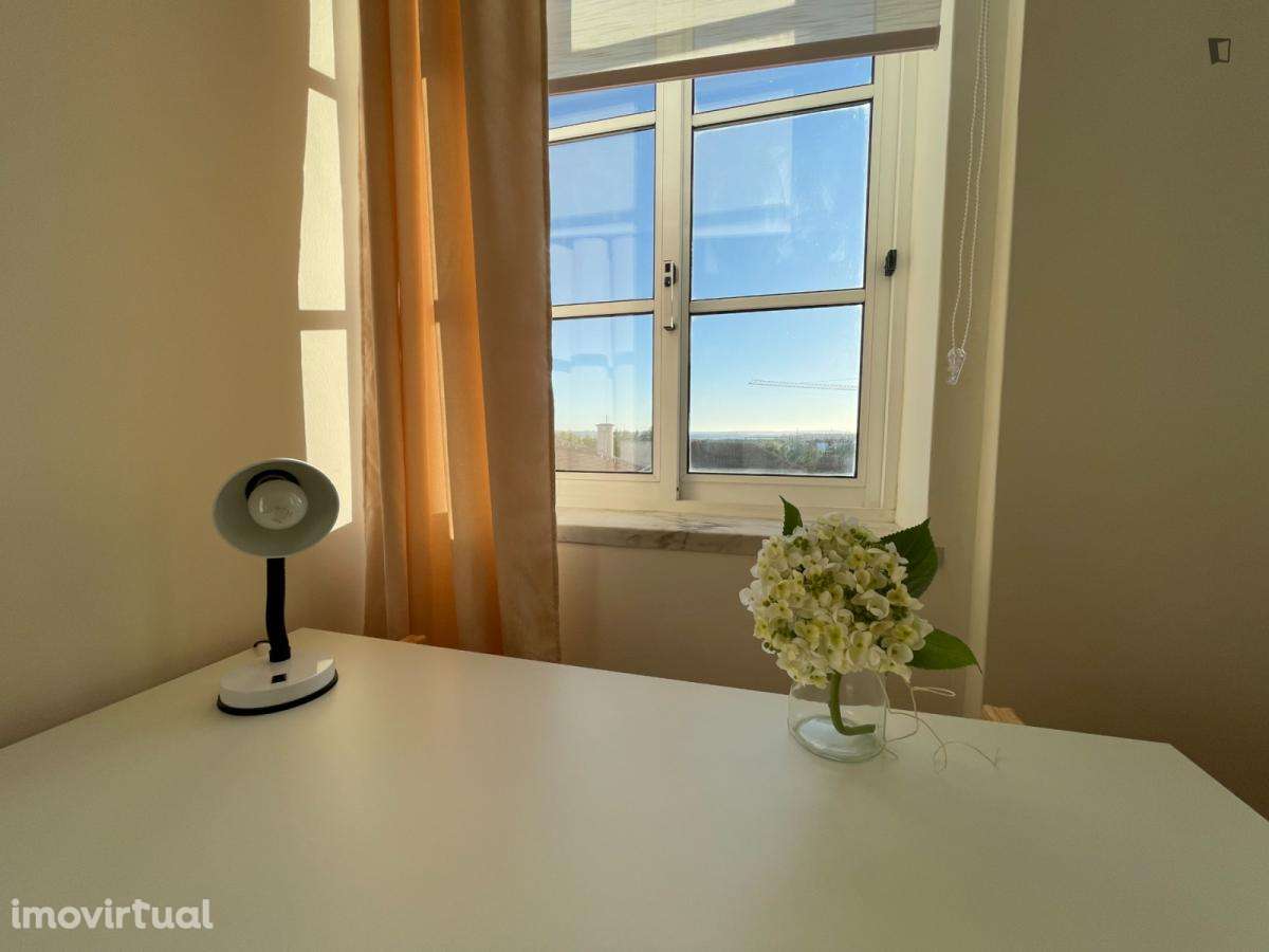 Quarto - localizado em Lisbon - Grande imagem: 5/27