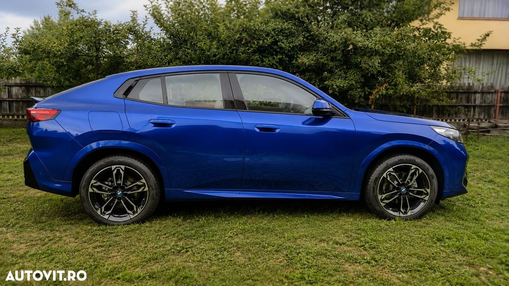 BMW iX2 - 16