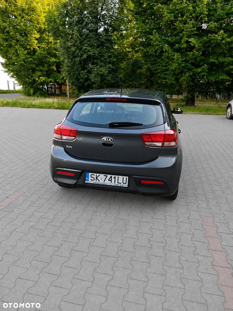 Kia Rio 1.2 L - 4