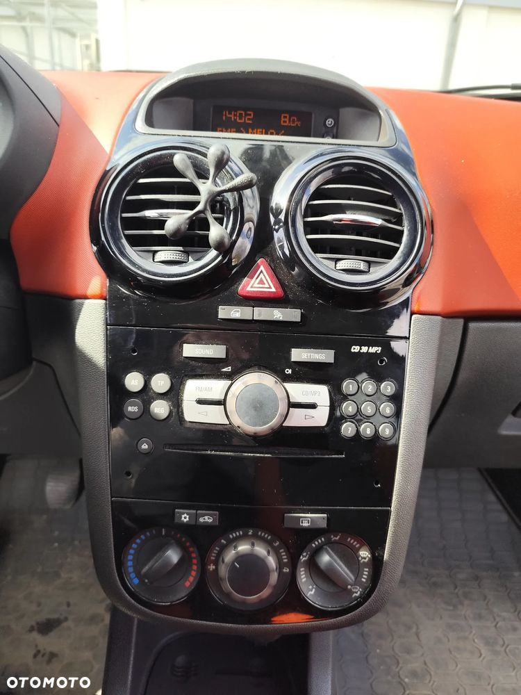 Opel Corsa 1.4 16V Cosmo - 6