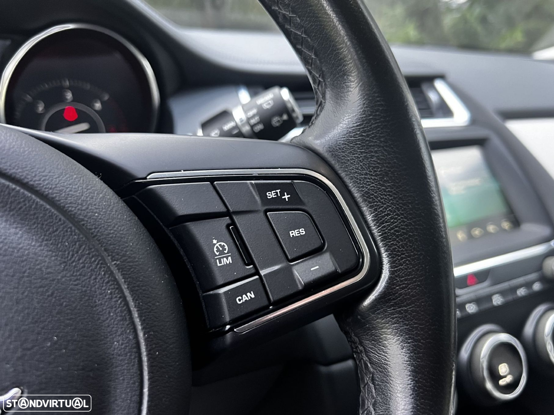 Jaguar E-Pace 2.0 i4D R-Dynamic S - 25