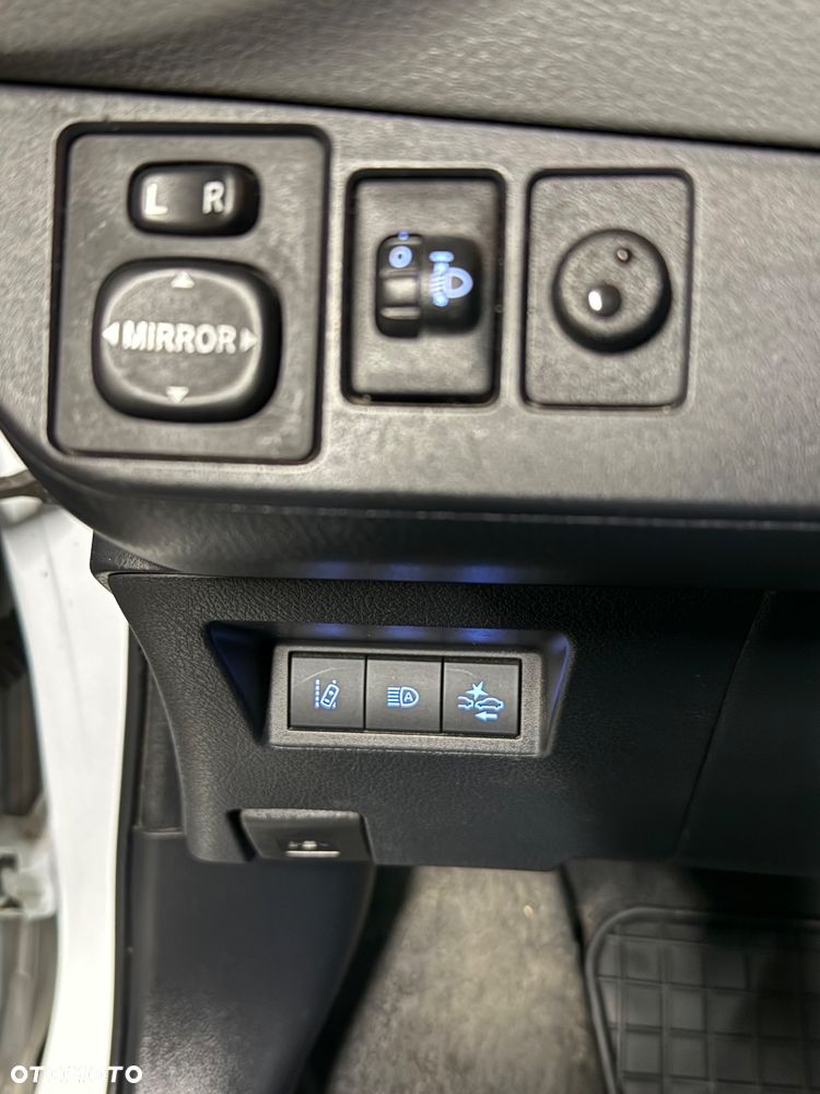 Toyota Yaris Hybrid 100 Dynamic - 21