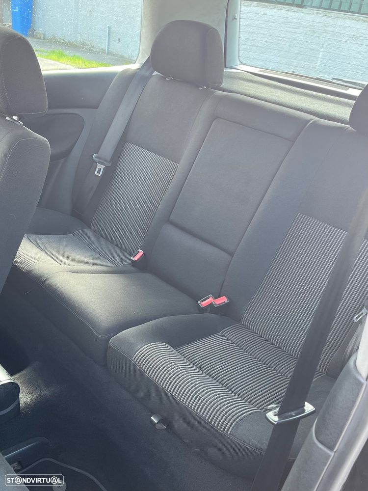 VW Golf 1.6i Highline - 9