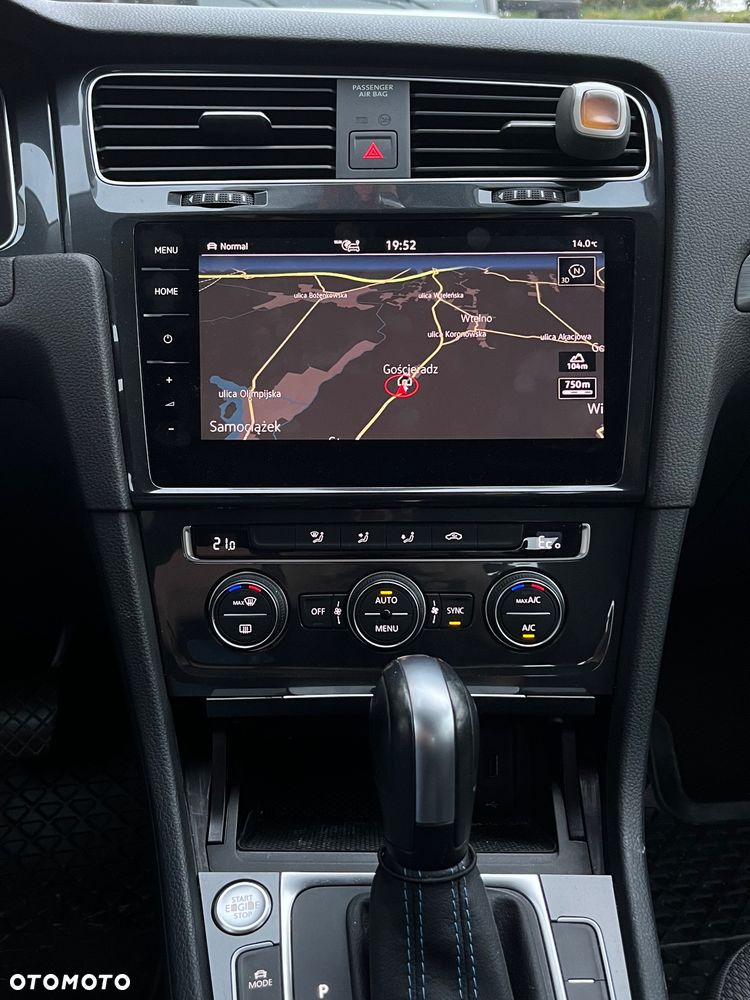 Volkswagen Golf - 8