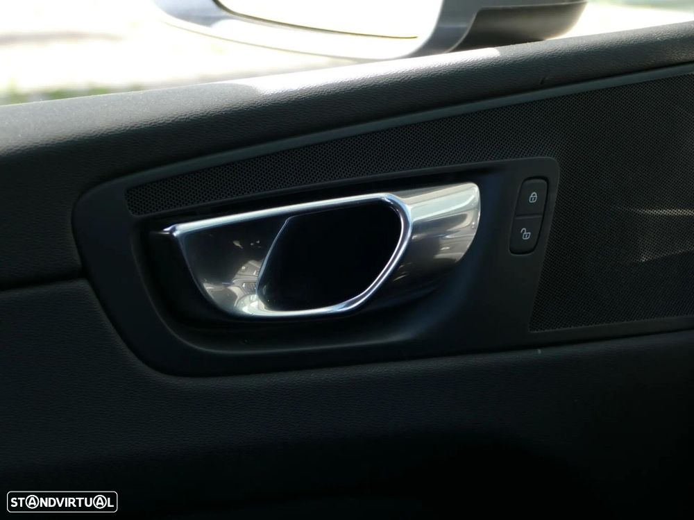 Volvo XC 60 2.0 D4 Momentum Geartronic - 35