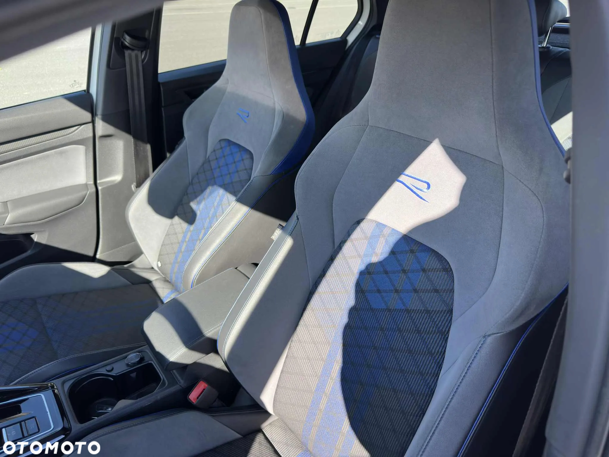 Volkswagen Golf VIII 2.0 TSI 4Motion R DSG - 9