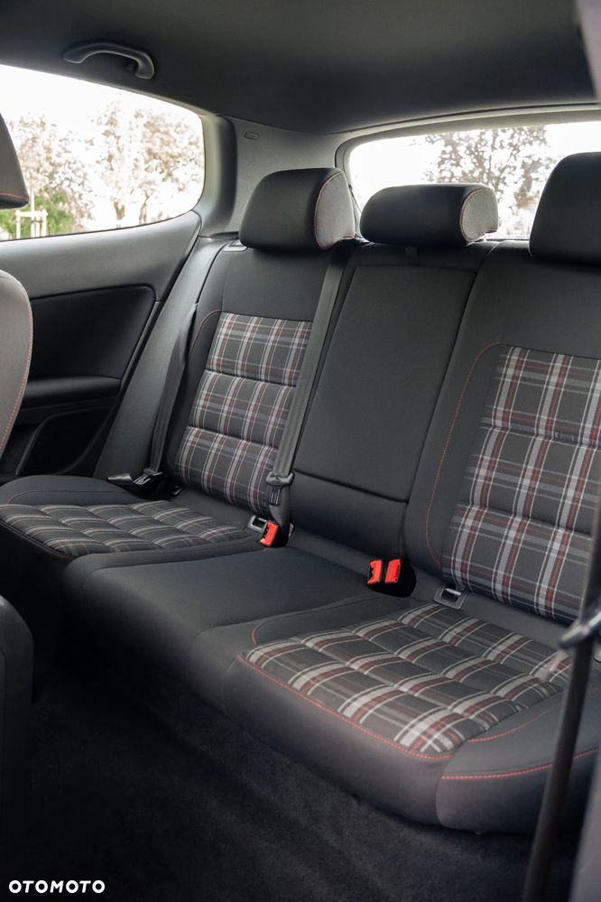 Volkswagen Golf 2.0 GTI - 13