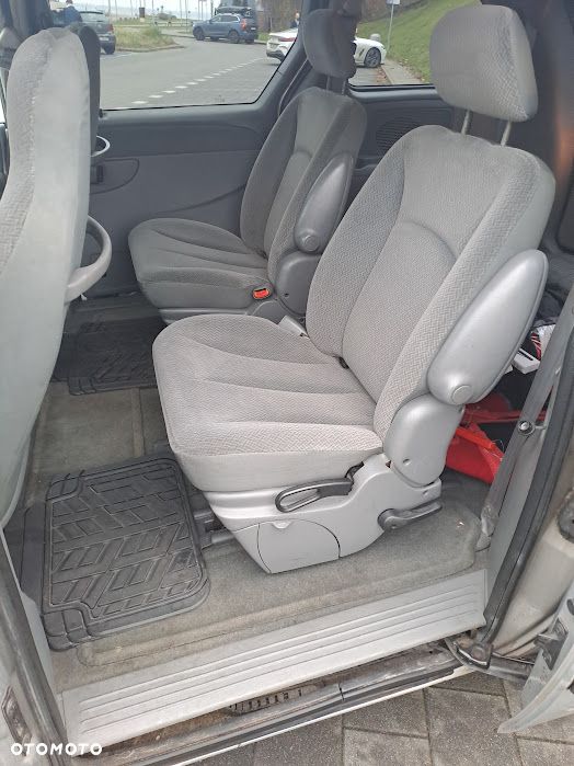 Dodge Caravan - 8