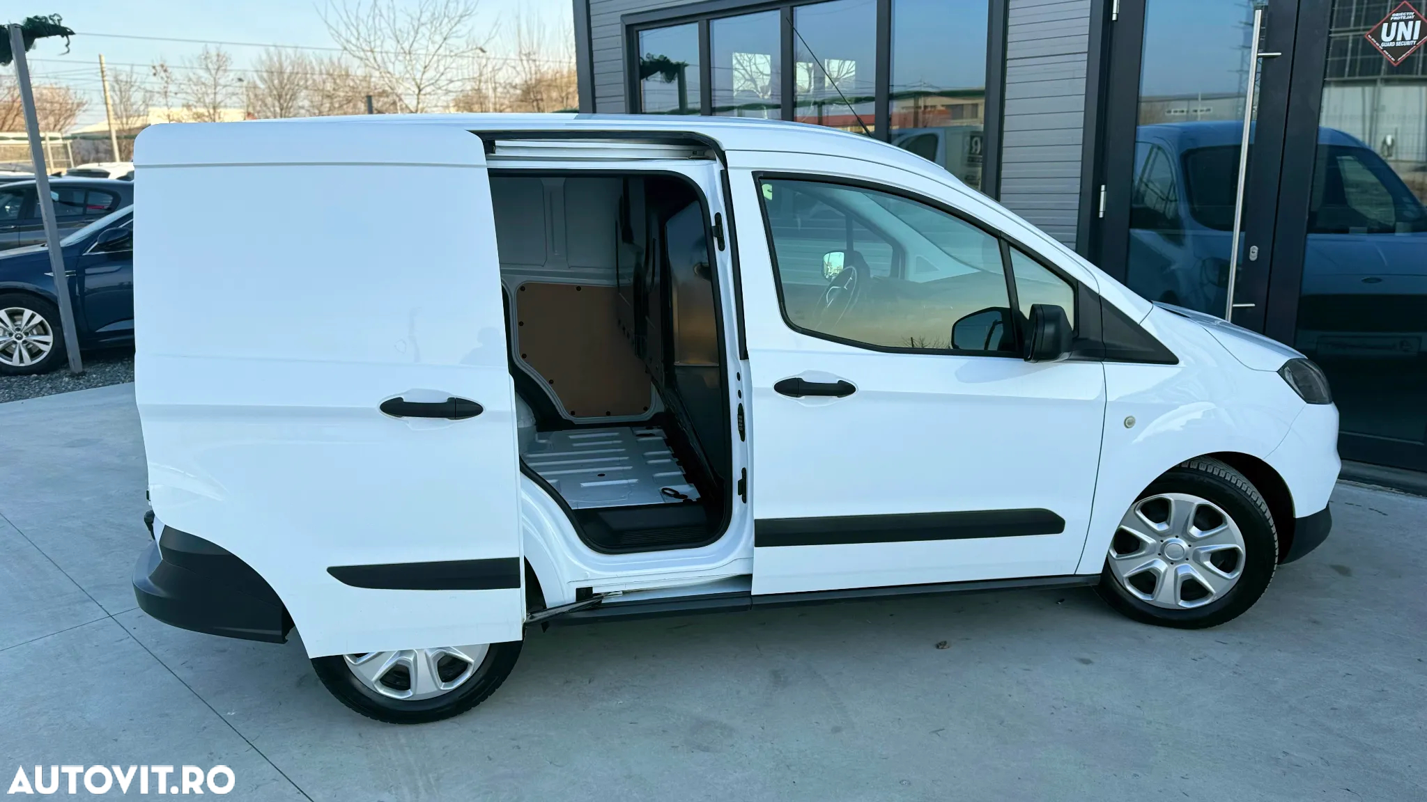 Ford Transit Courier - 9