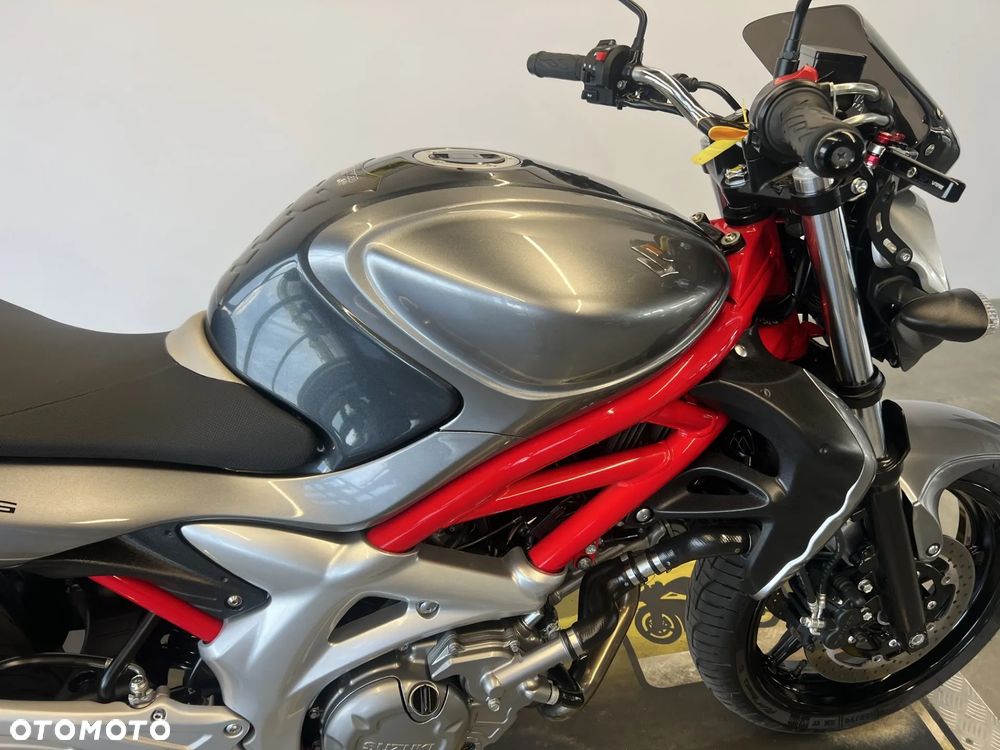 Suzuki Gladius - 25