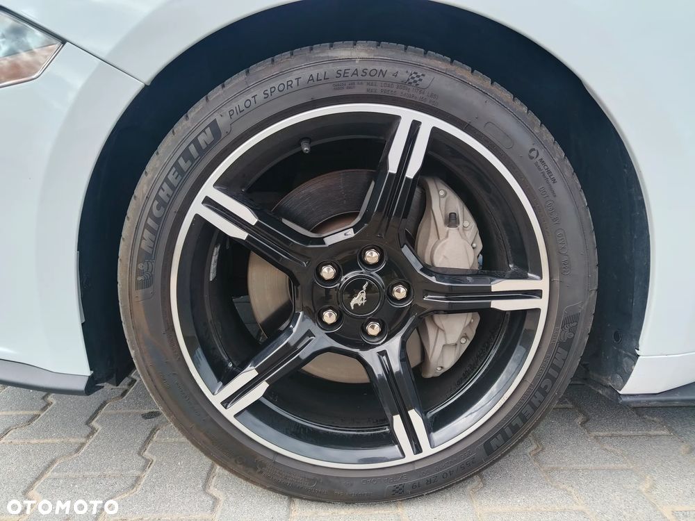 Ford Mustang - 16
