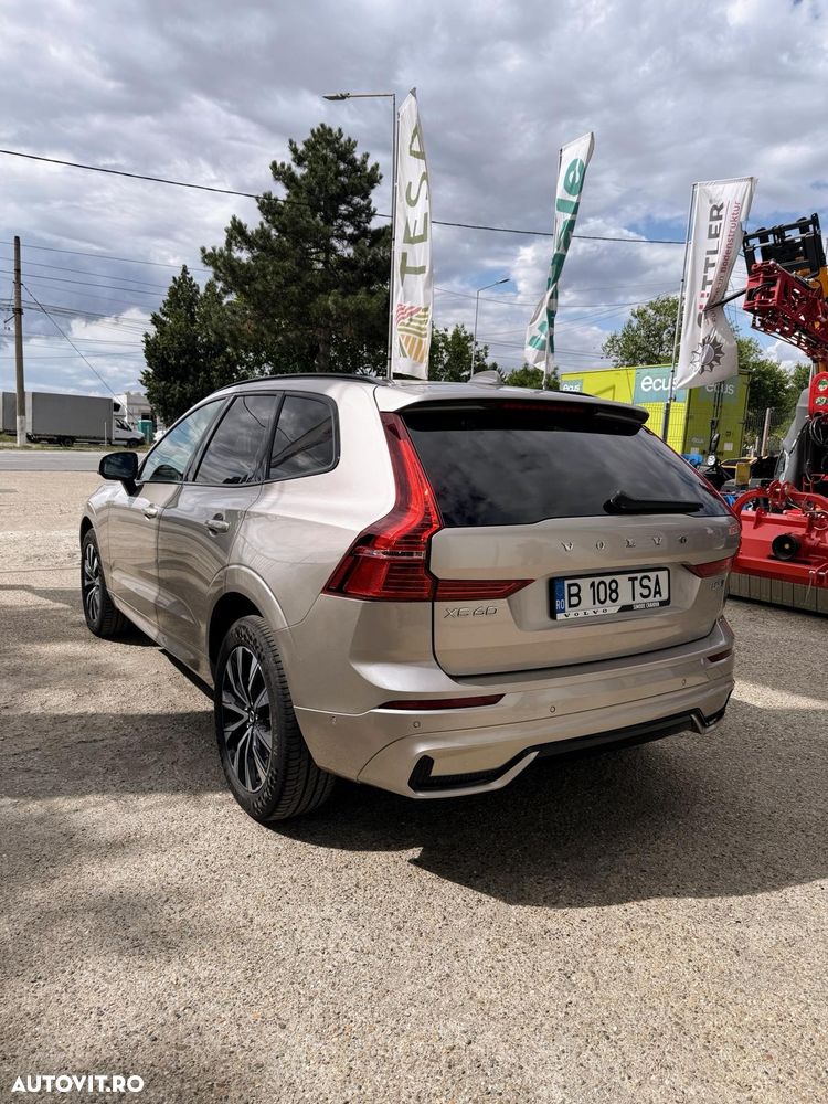 Volvo XC 60 B4 MHEV AT AWD Plus Dark - 16