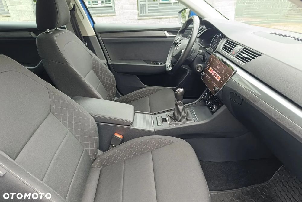 Skoda Superb 2.0 TDI Ambition - 35