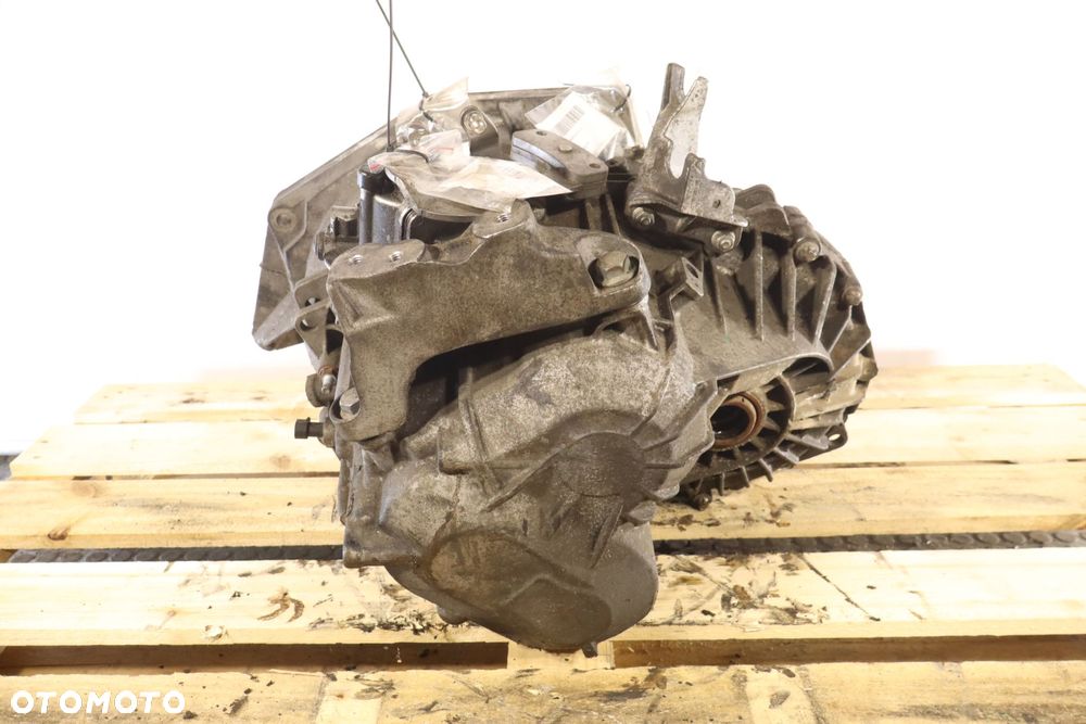 SKRZYNIA BIEGÓW 6 BIEGOWA OPEL ASTRA J 2.0CDTI F40 - 2