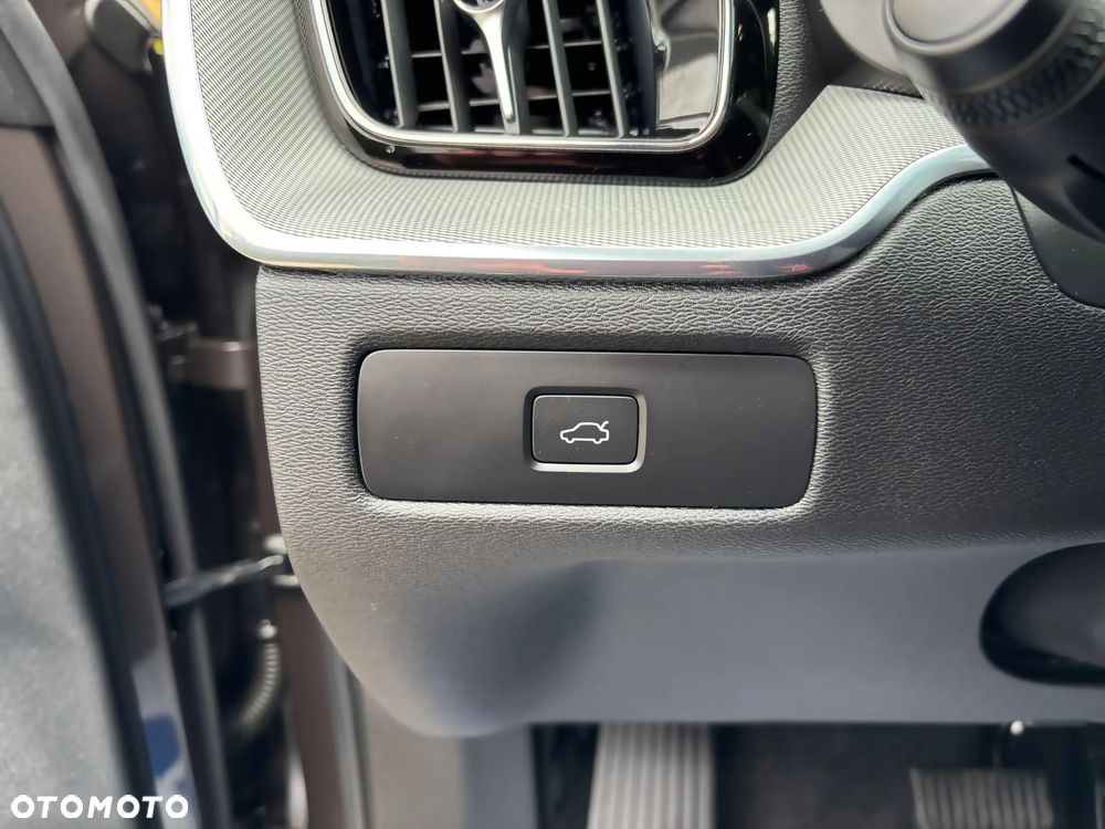 Volvo XC 60 B4 D AWD Geartronic RDesign - 29