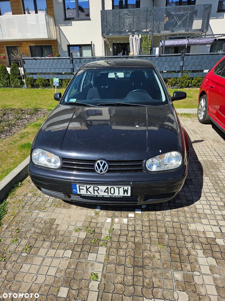 Volkswagen Golf - 1