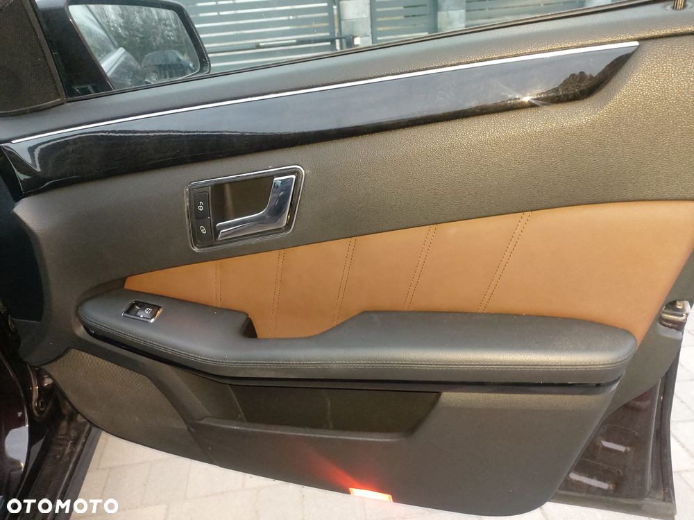 Mercedes-Benz Klasa E 300 CDI DPF BlueEFFICIENCY 7G-TRONIC Avantgarde - 12