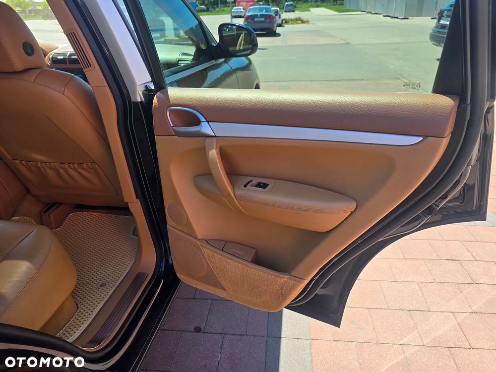 Porsche Cayenne - 24