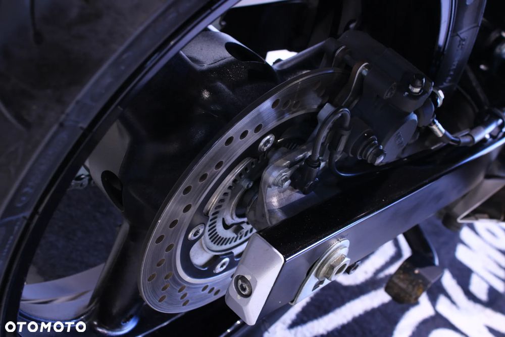 Suzuki GSX - 33