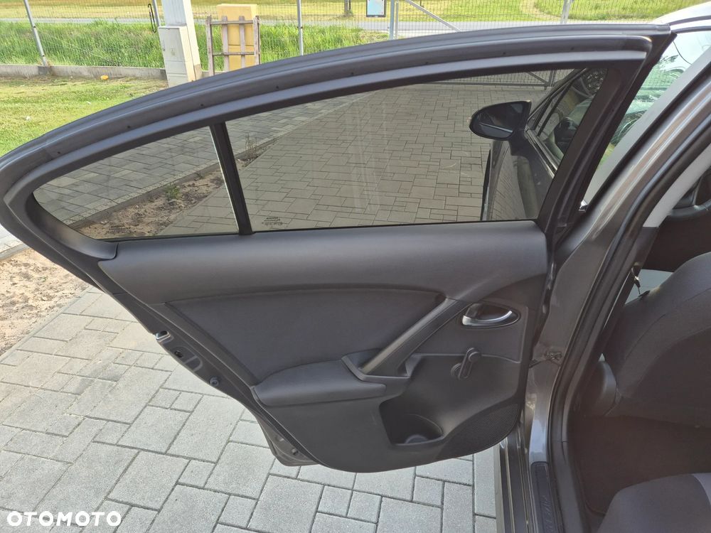 Toyota Avensis 1.6 Active - 10