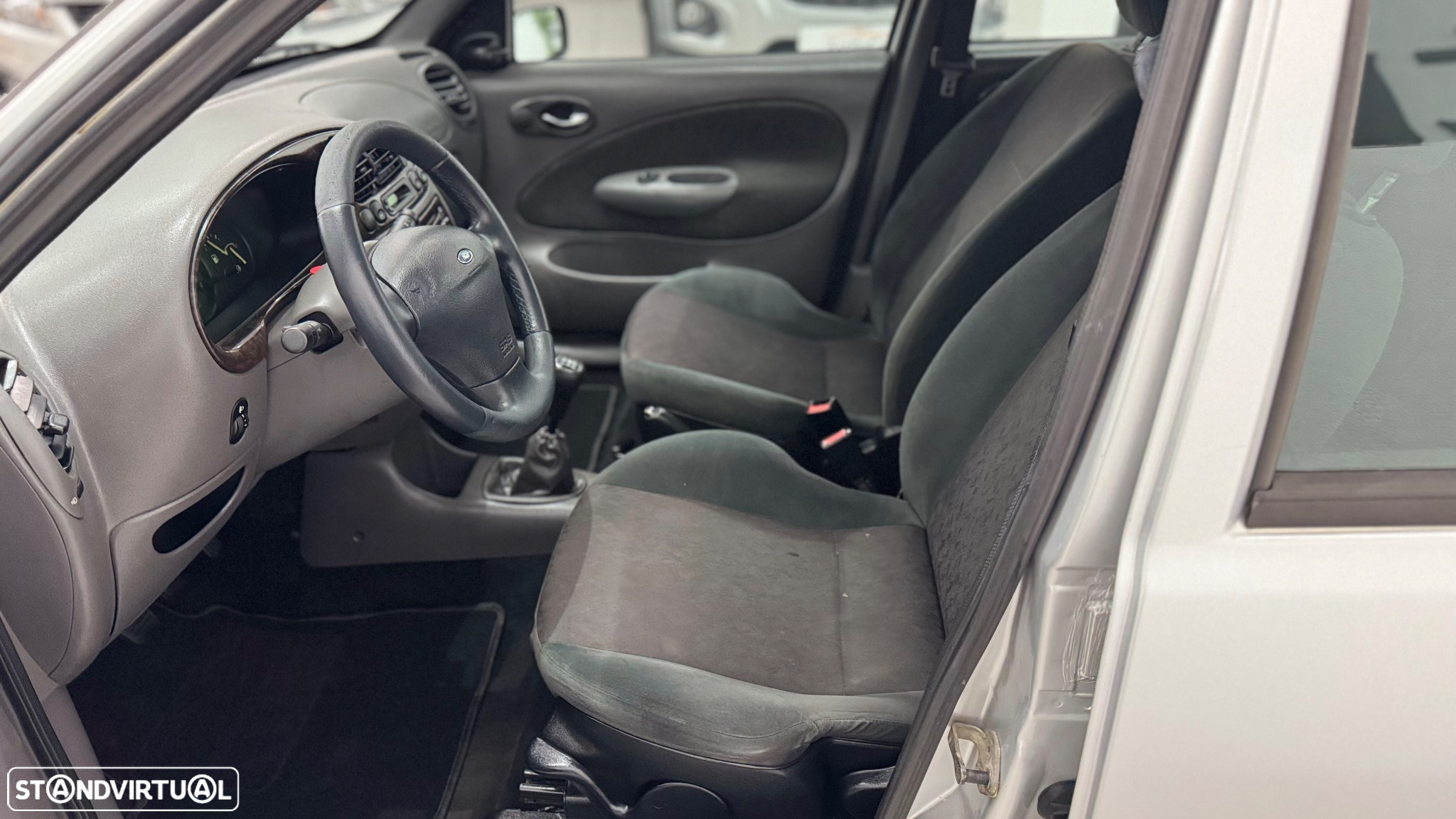 Ford Fiesta 1.25 Ghia - 8