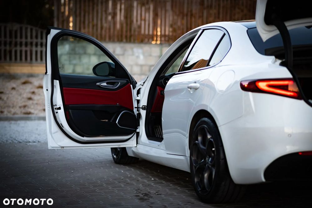 Alfa Romeo Giulia 2.0 Turbo 16V AT8 Veloce - 9