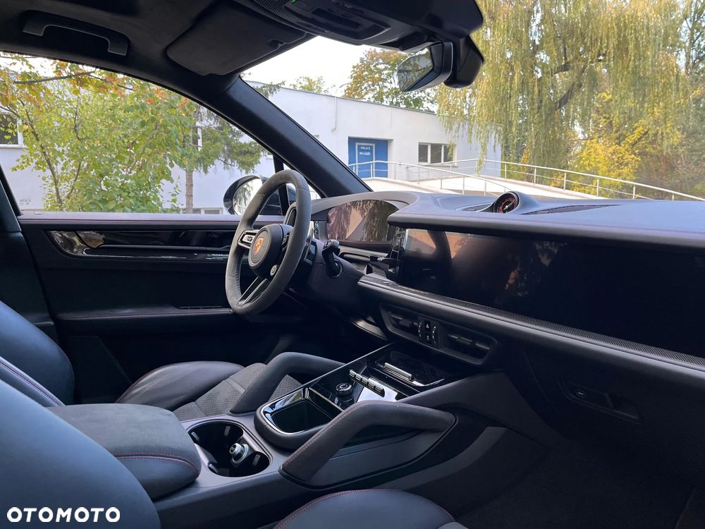Porsche Cayenne GTS - 38