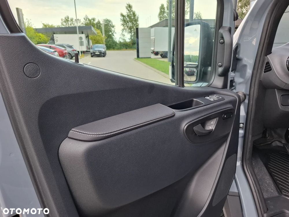 Mercedes-Benz Sprinter 317 CDI Furgon PRO Ekstra Długi 4325+mm - 34