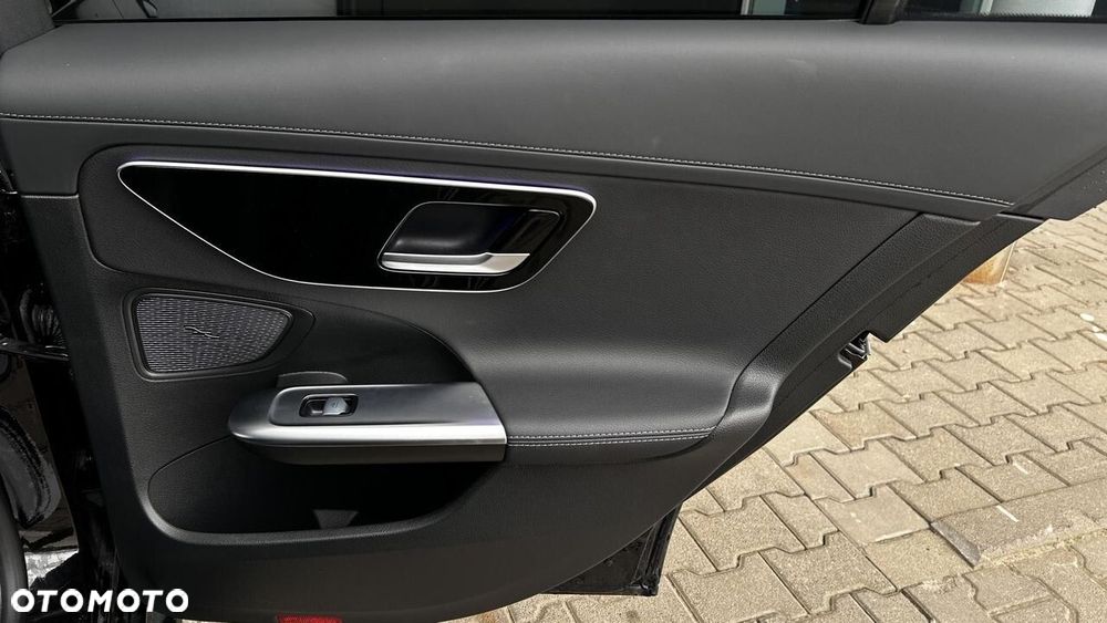 Mercedes-Benz Klasa C 180 mHEV AMG - 24