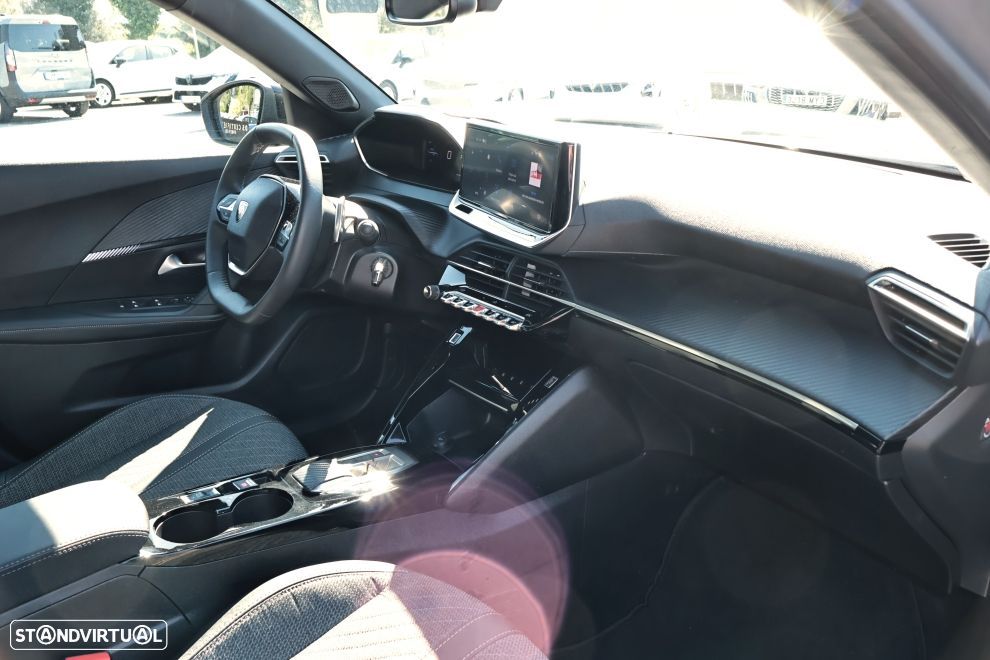 Peugeot 2008 1.2 Hybrid Allure e-DCS6 - 11